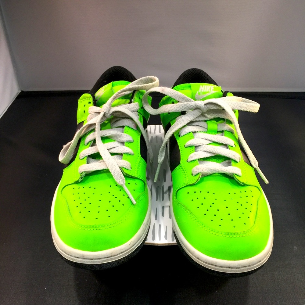 Nike sneakers size 7.5